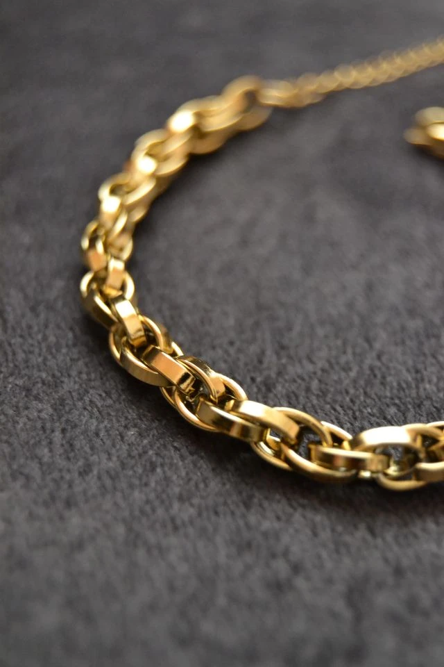 Jewellery Out Let Hero Slider 03